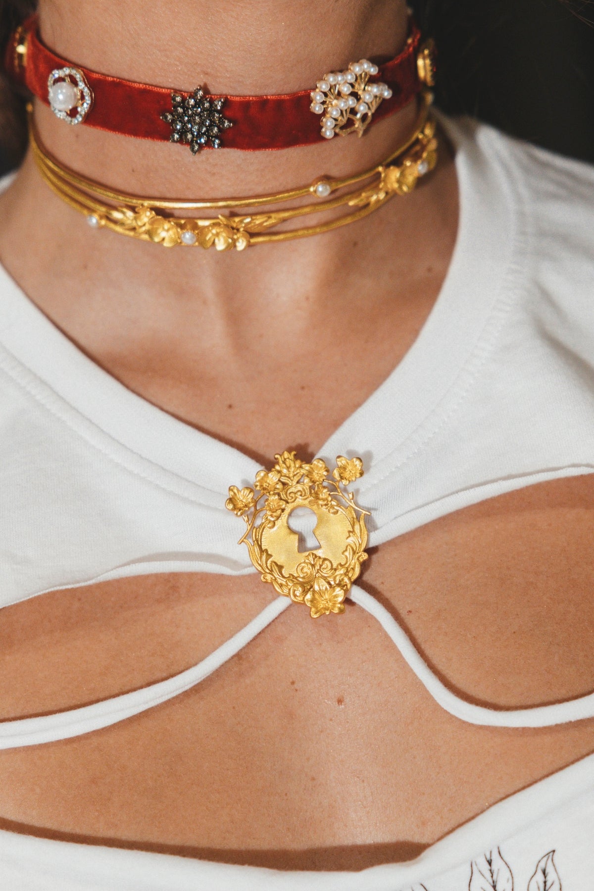 Pregadeira e Choker Plural