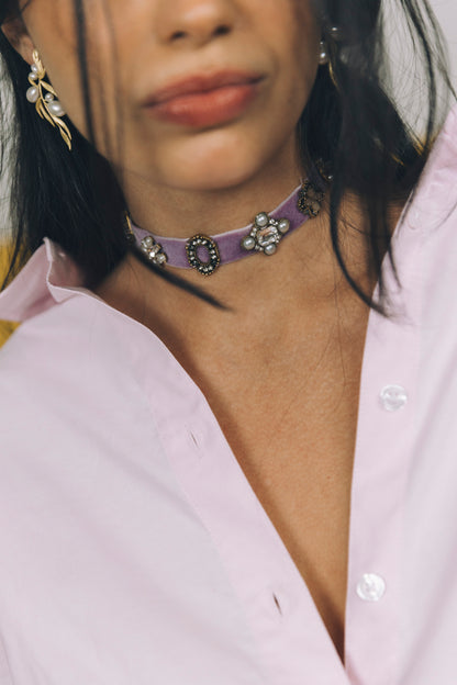 Choker com pedraria bordada