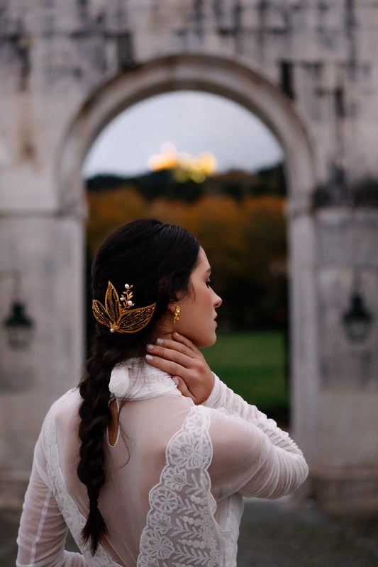 Isabella headdress